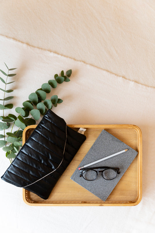 Manon- The tablet pouch