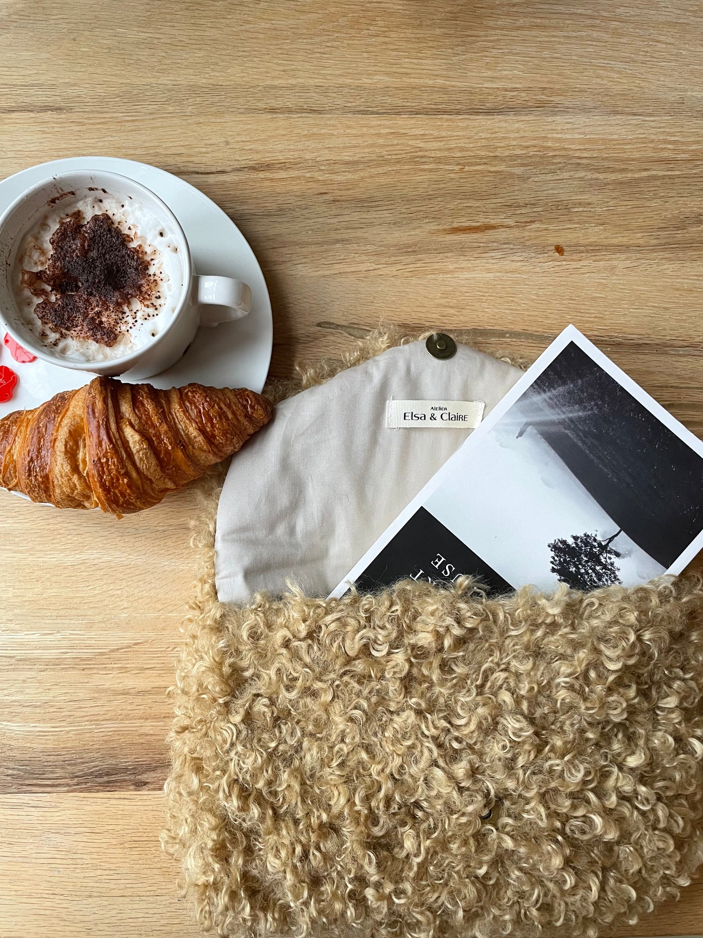 Manon- The tablet pouch