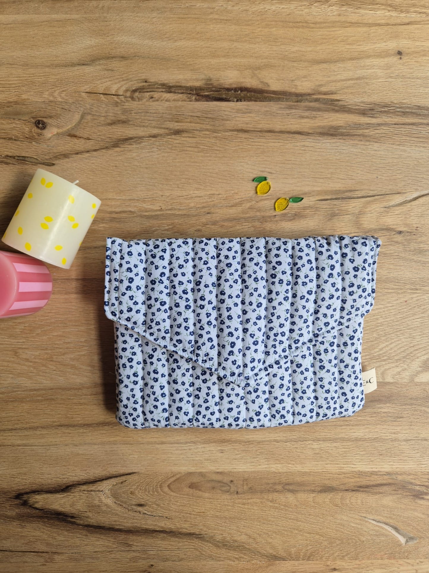 Manon- The tablet pouch