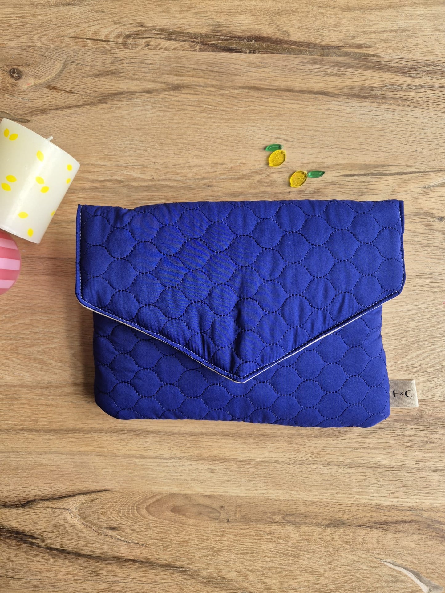 Manon- The tablet pouch