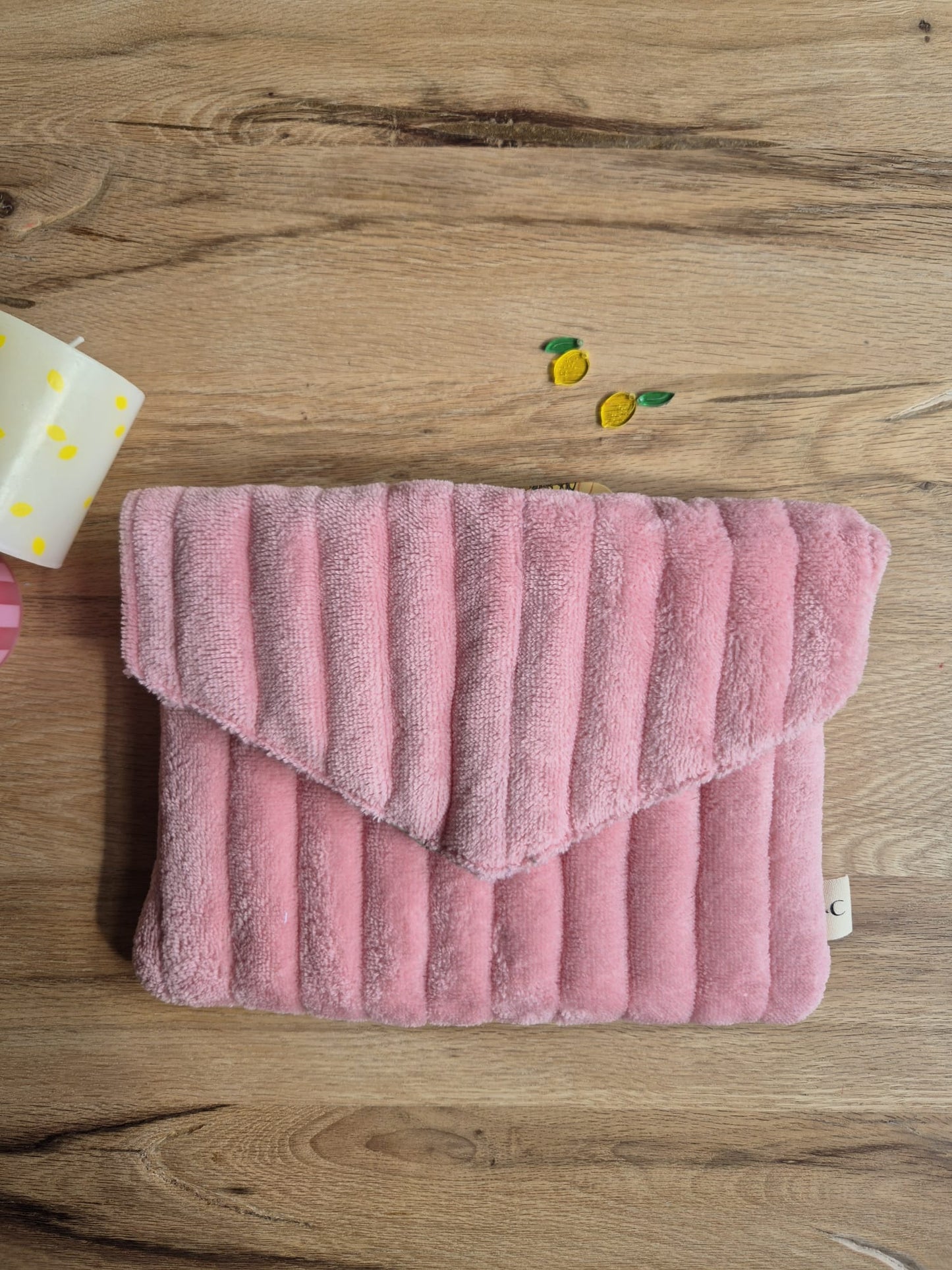 Manon- The tablet pouch
