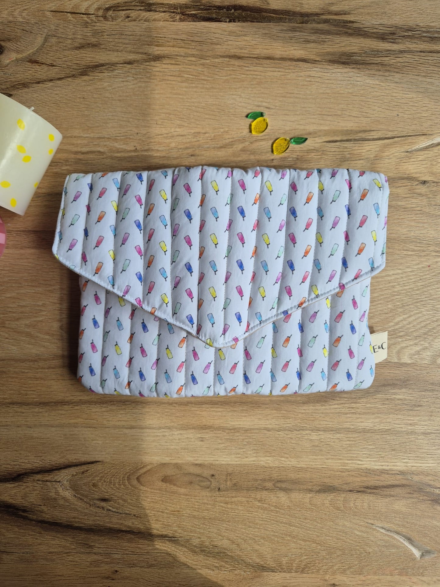 Manon- The tablet pouch