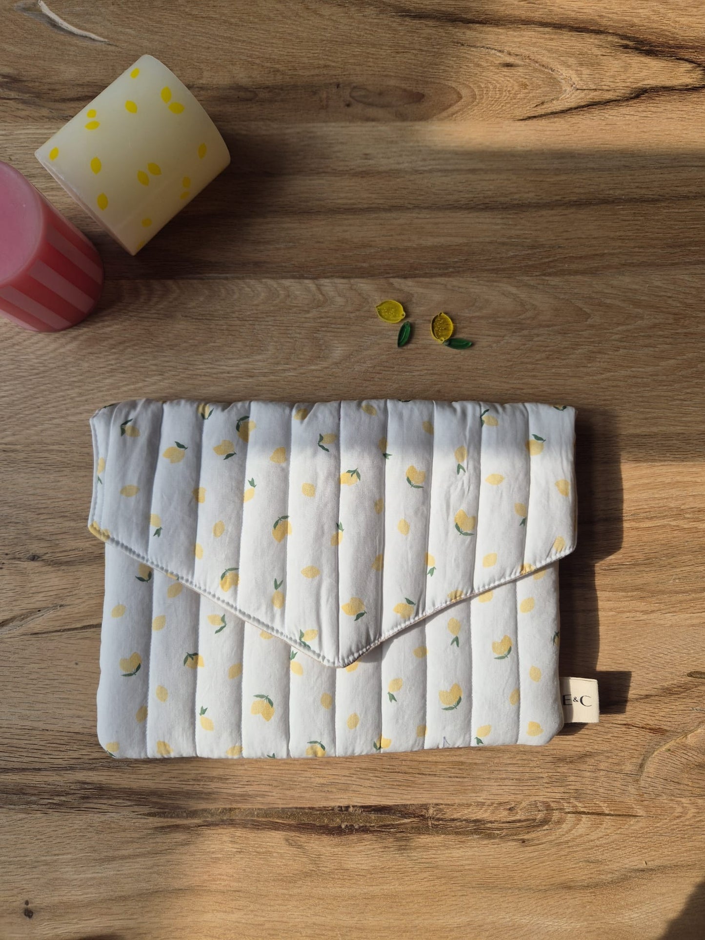 Manon- The tablet pouch