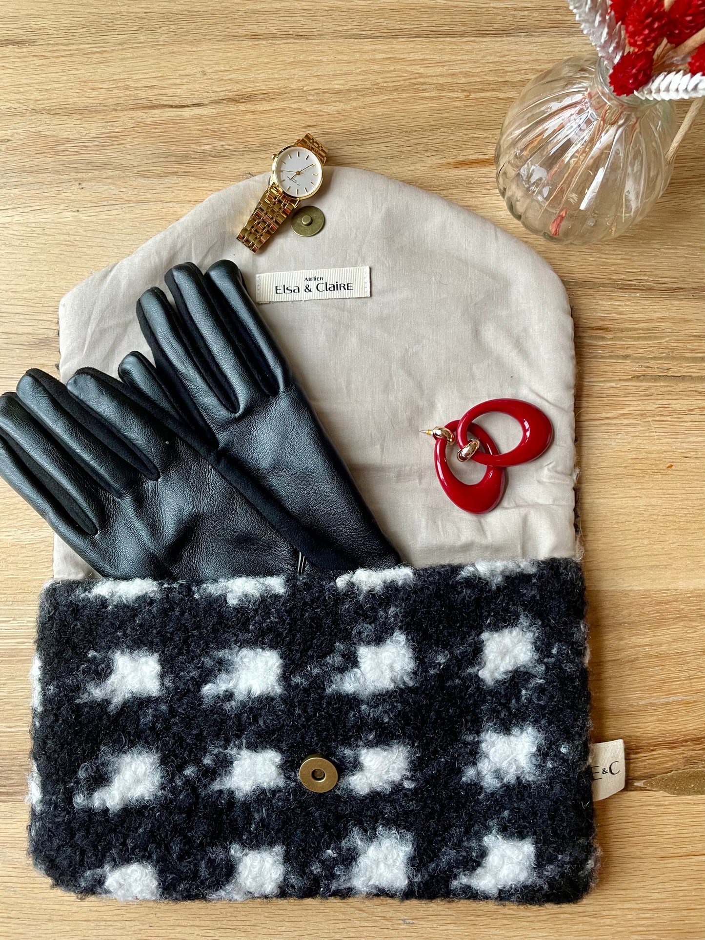 Manon- The tablet pouch