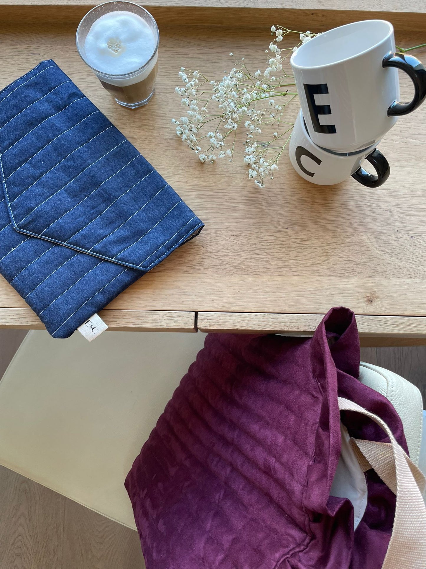 Manon- The tablet pouch