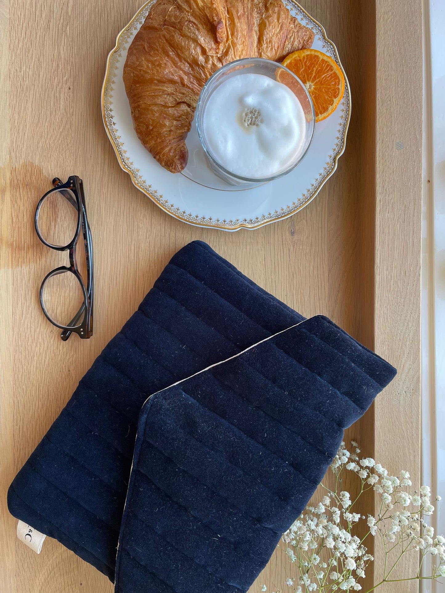 Manon- The tablet pouch