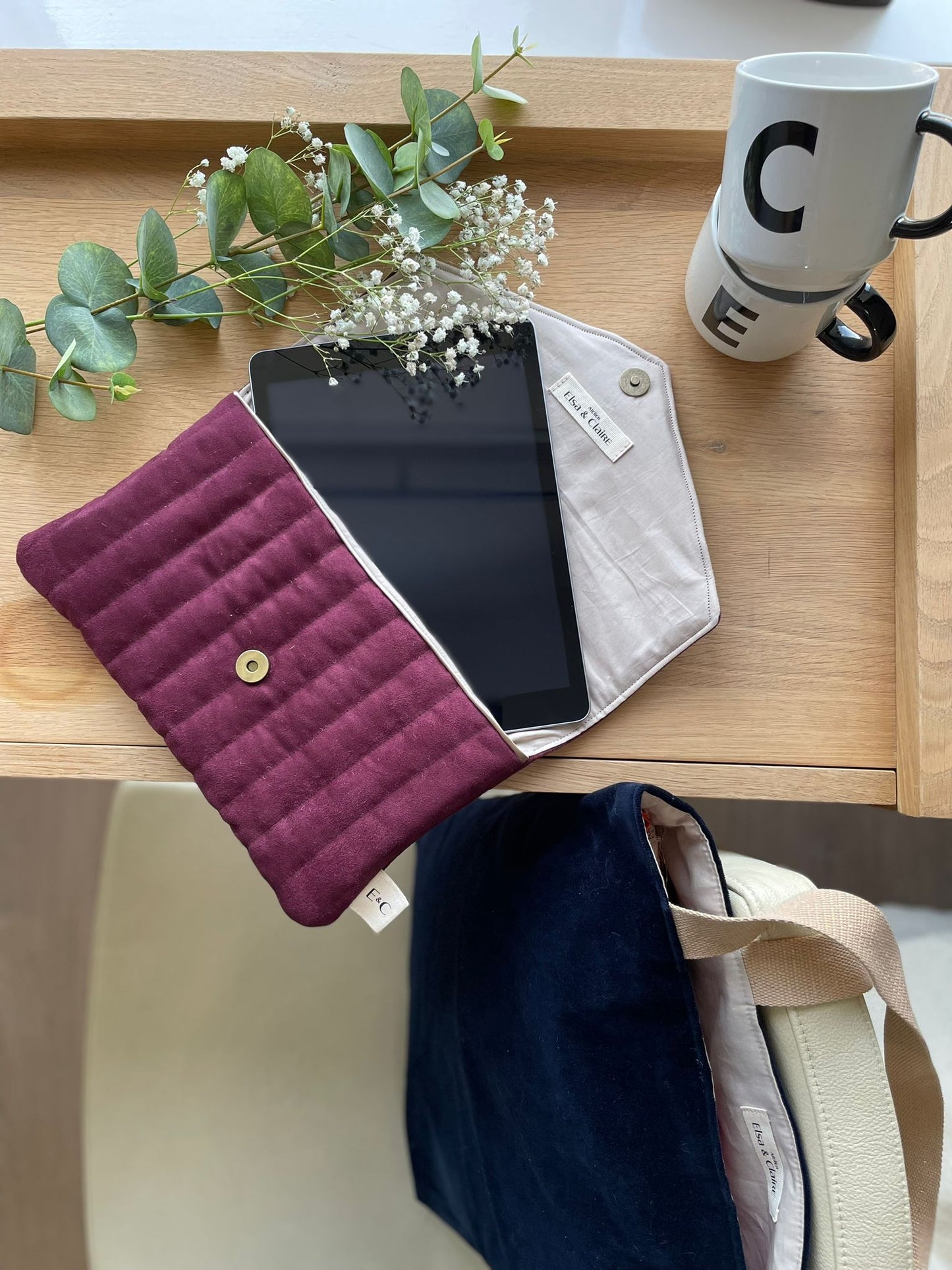 Manon- The tablet pouch