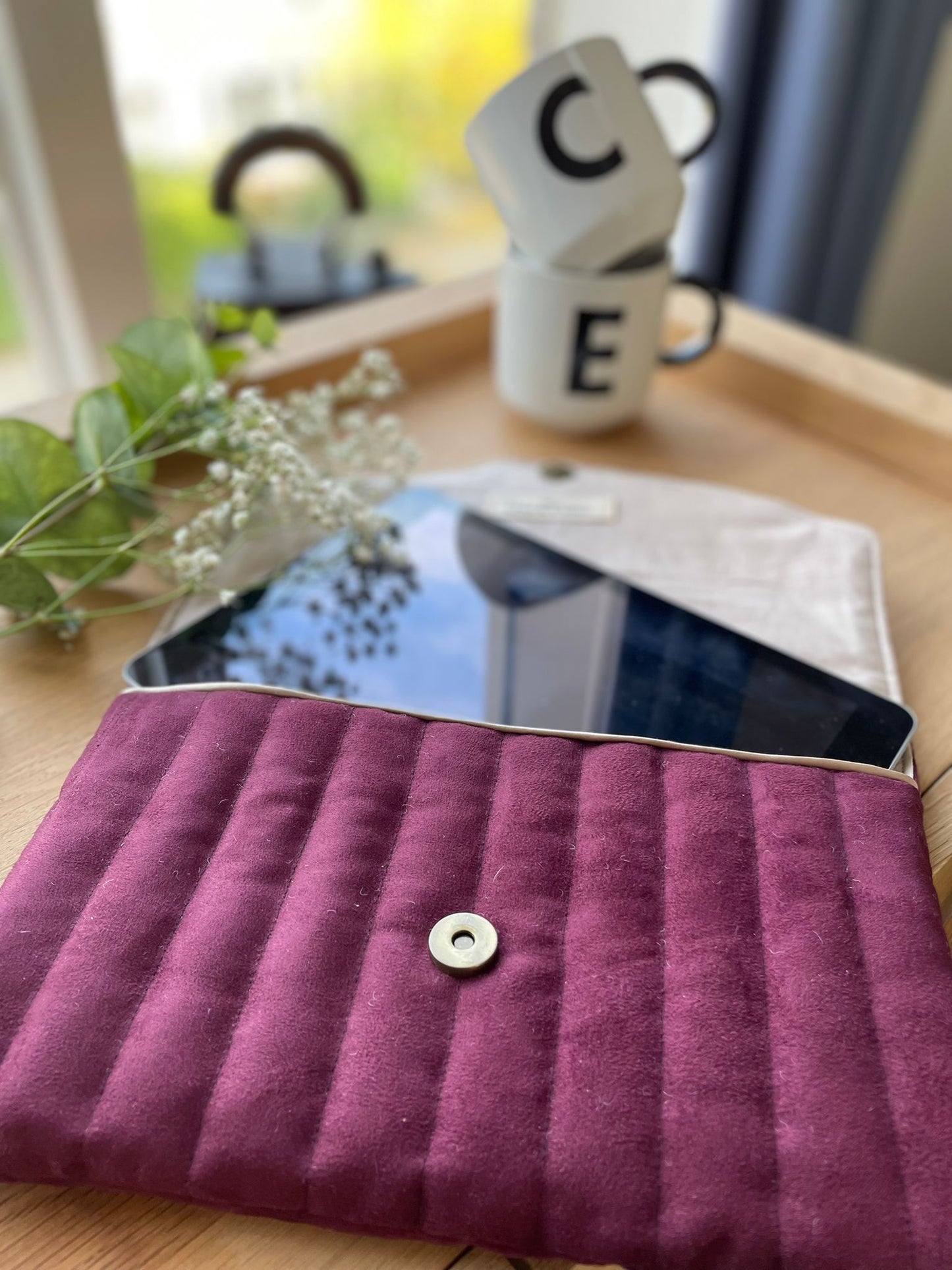 Manon- The tablet pouch