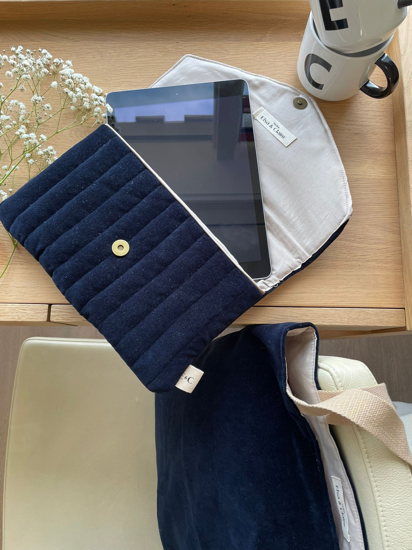 Manon- The tablet pouch