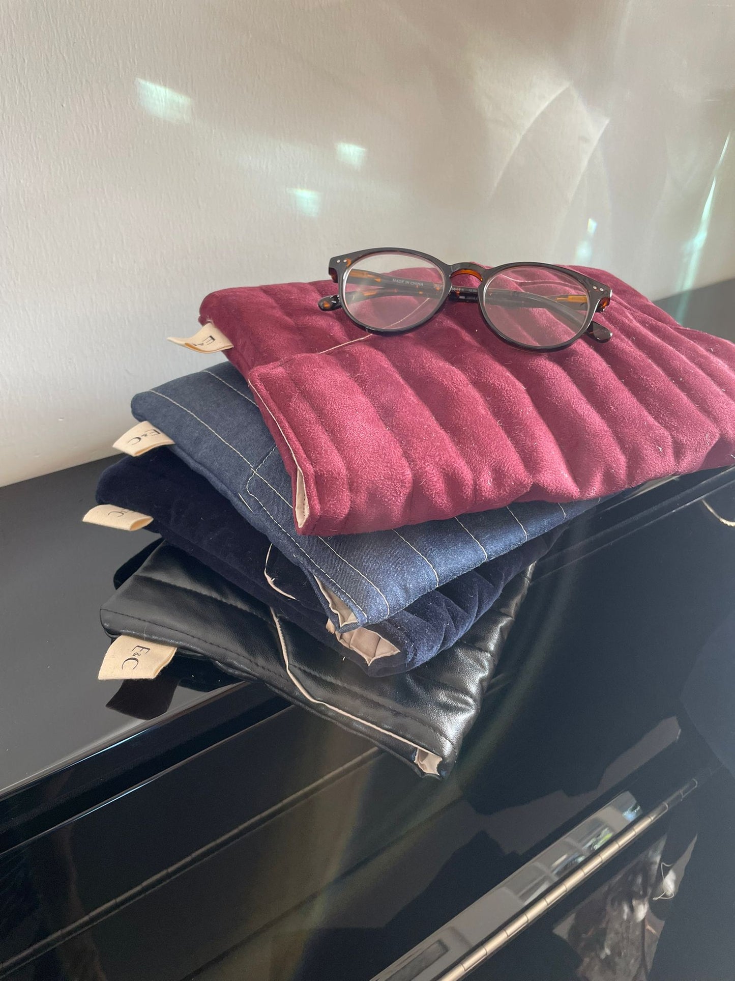 Manon- The tablet pouch