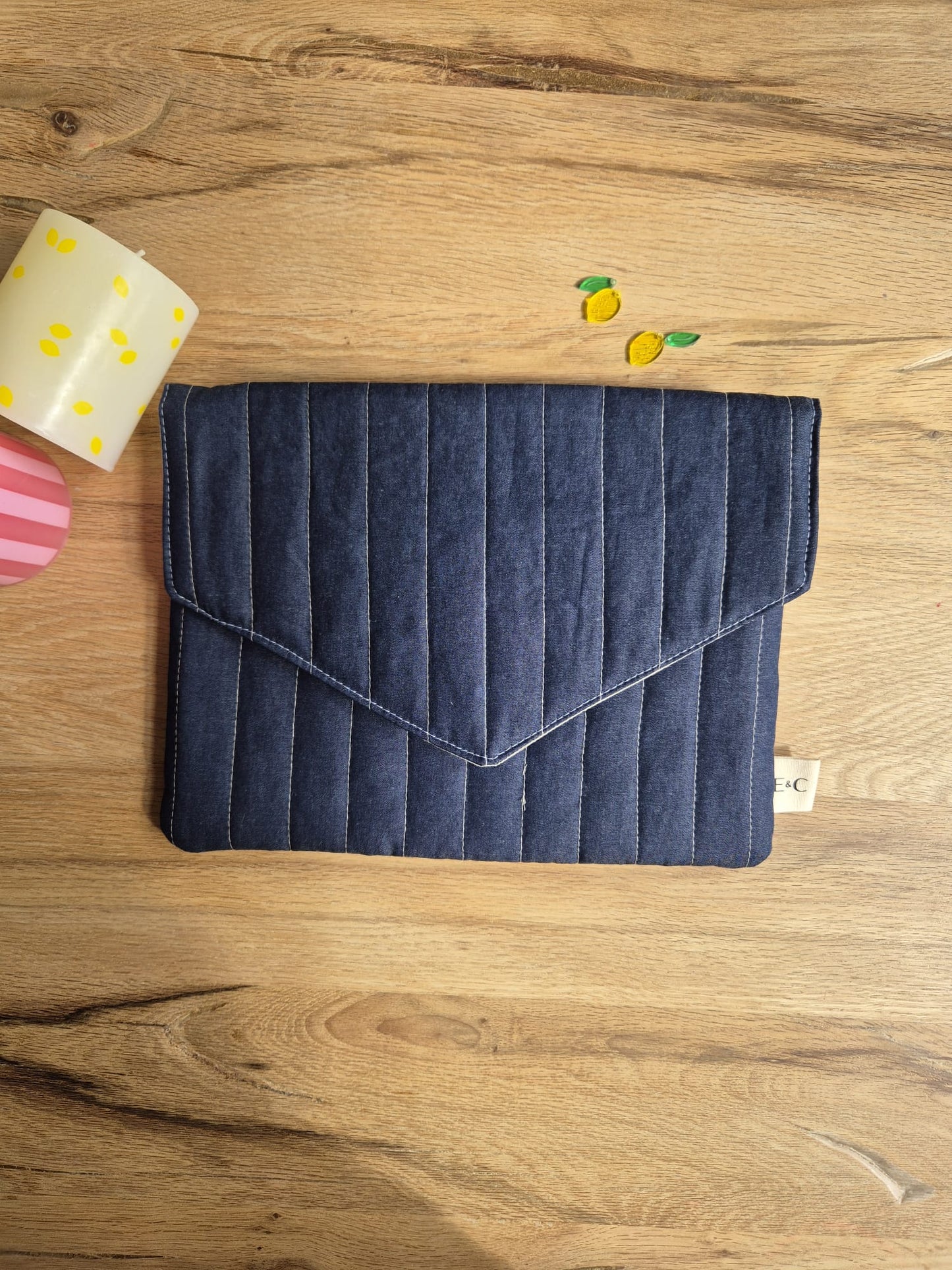 Manon- The tablet pouch