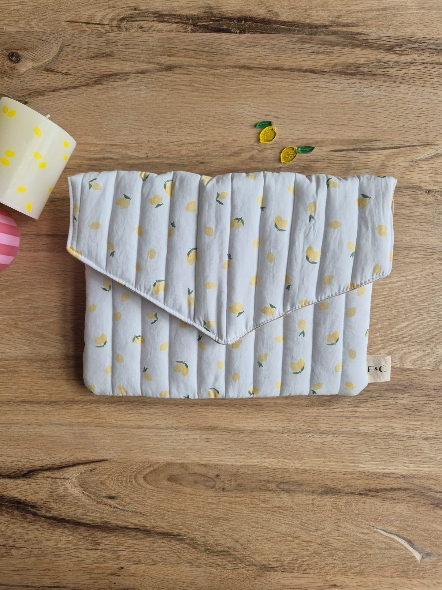 Manon- The tablet pouch