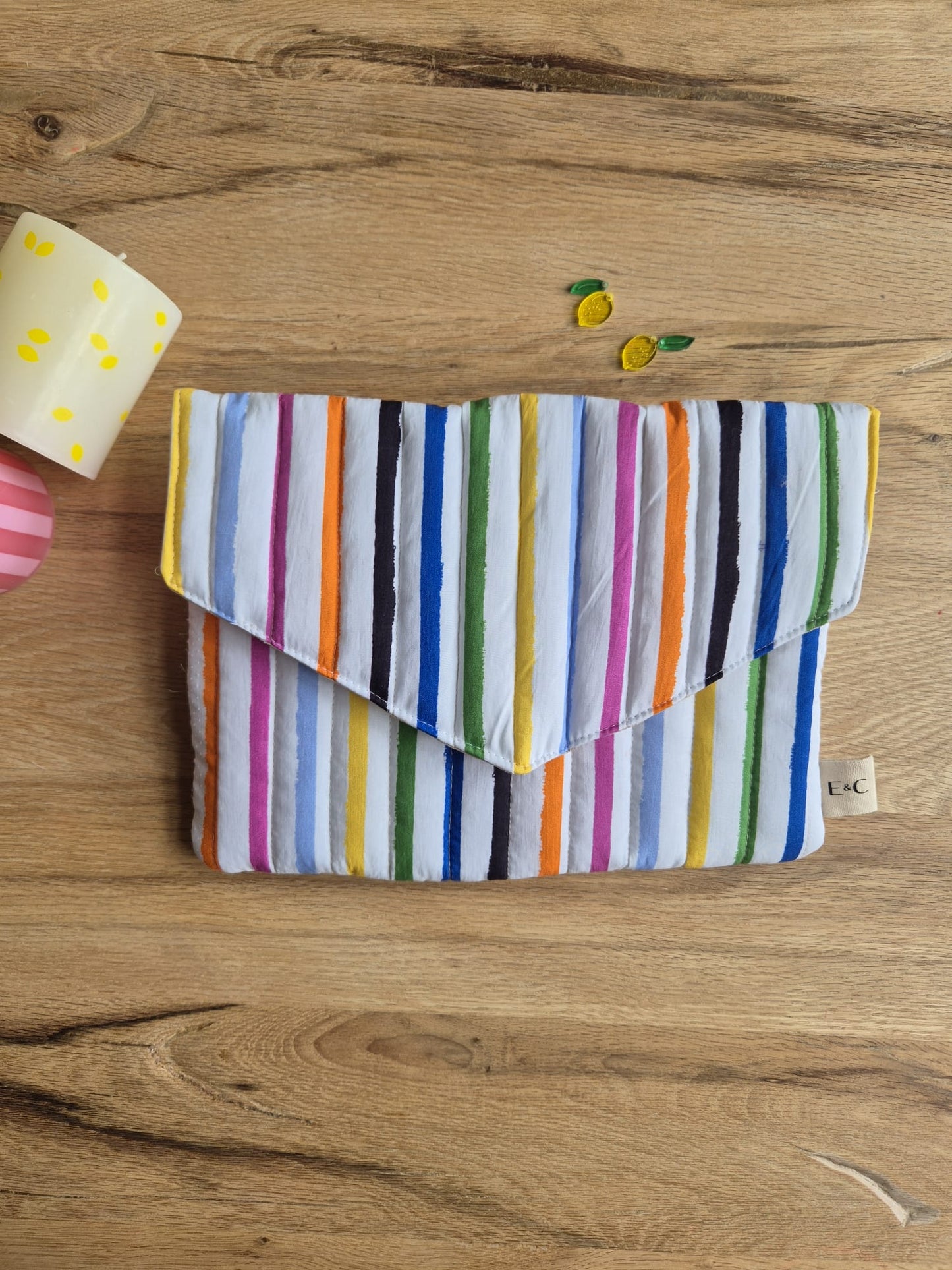 Manon- The tablet pouch